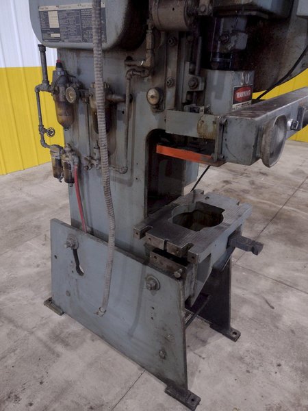 22 TON NIAGARA MODEL M22 OBI PUNCH PRESS, 2.5&quot; STROKE: STOCK #20729