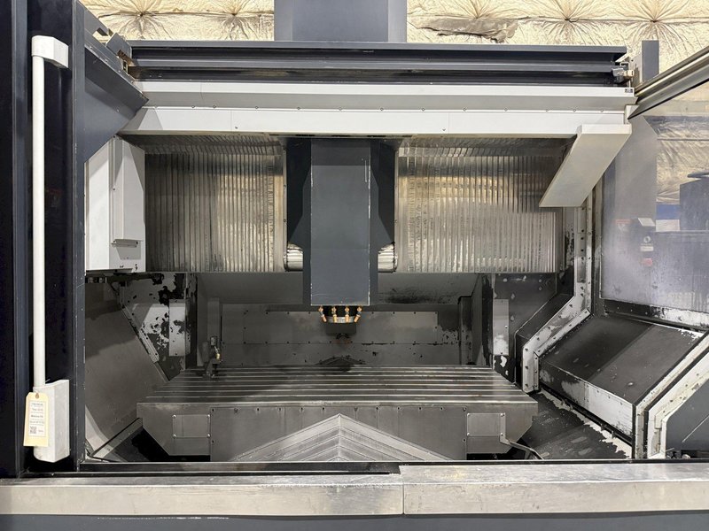 Makino F9 CNC Vertical Machining Center For Sale - 2015