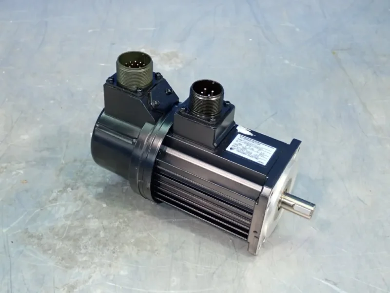 YASKAWA ELECTRIC AC SERVO MOTOR   -  USASEM-03AS2K