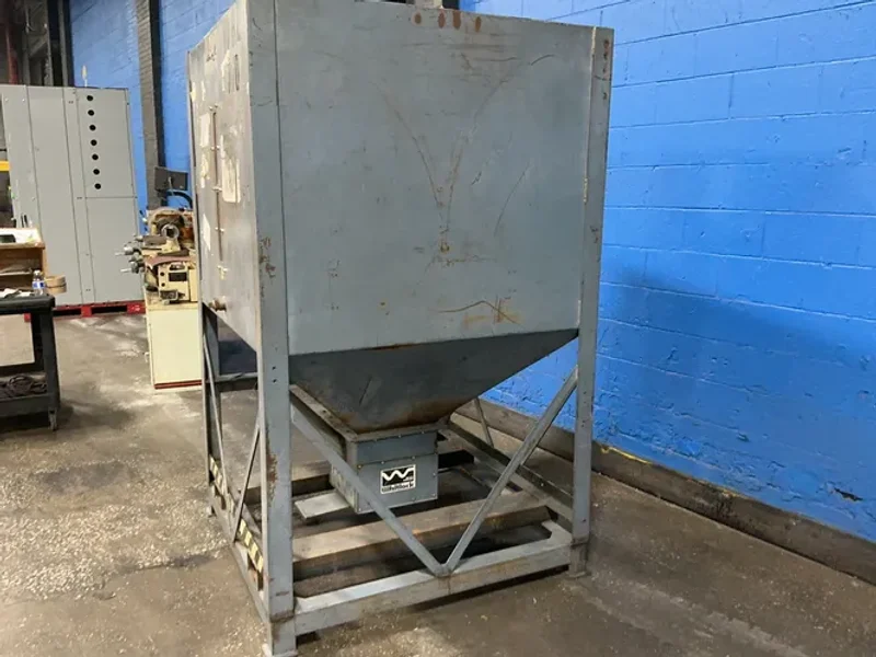 AEC WHITLOCK APPROX. 305 GALLONS HOPPER