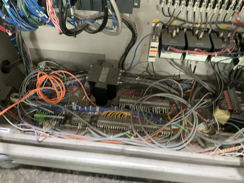 TOSHIBA INJECTION MOLDER  -  EC180V21-4