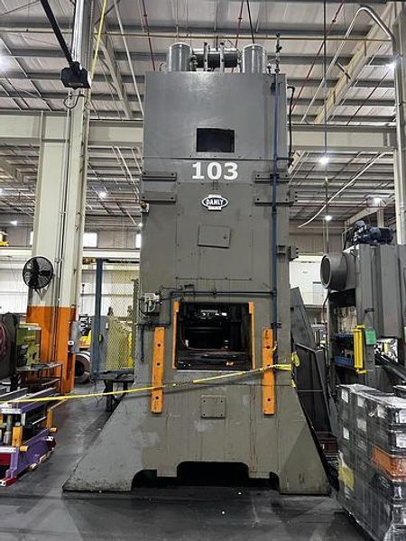 300 TON DANLY SE2-300-84-48 SSDC STAMPING PRESS. STOCK # 0956823.