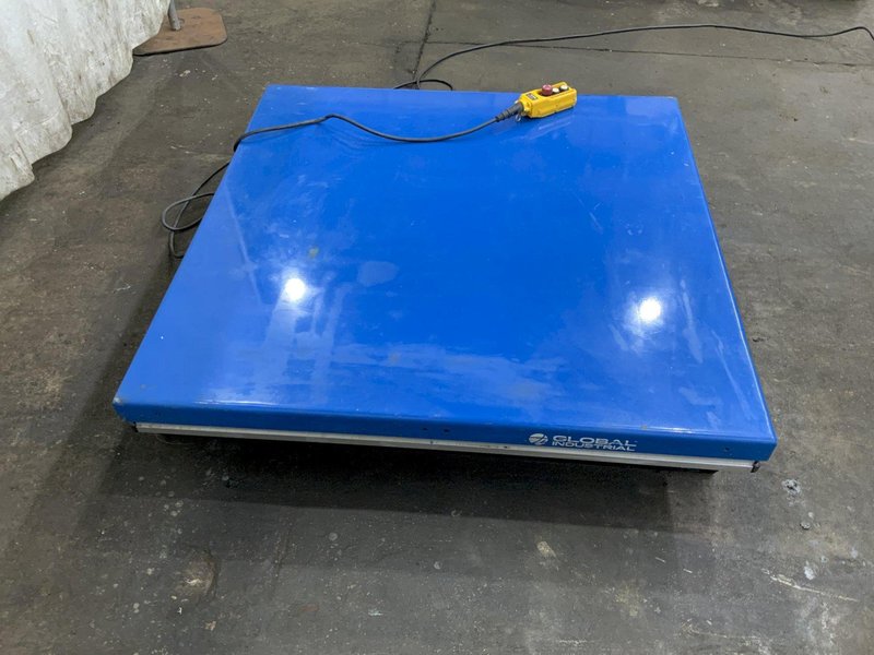 3330 LBS GLOBAL INDSUTRIAL HYDRAULIC SCISSOR LIFT TABLE: STOCK #81178