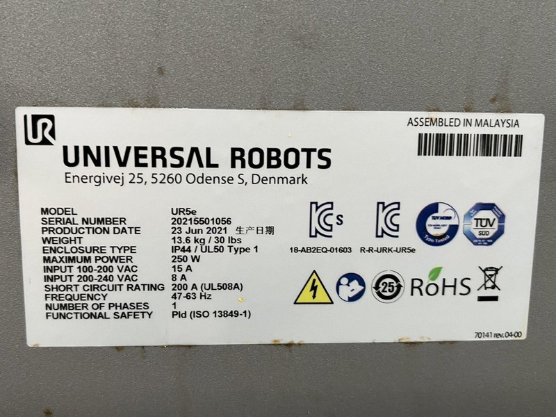 Universal Robots UR5e Cobot With Parts loading base/station. New-2021