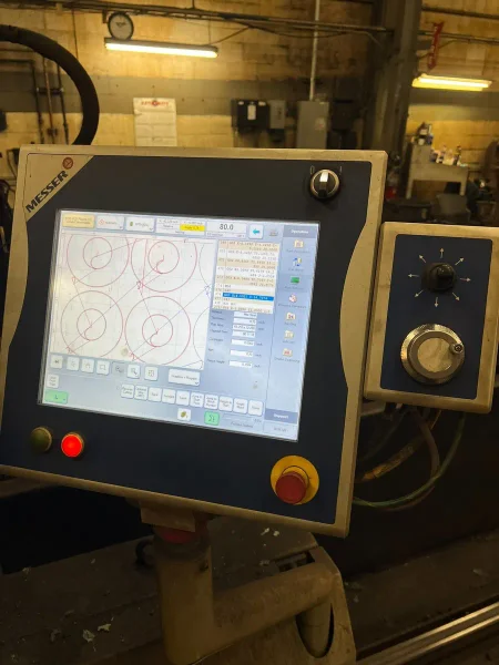 USED MESSER 8' X 30' PLATE MASTER II 400 AMP HIGH-DEFINITION CNC PLASMA CUTTER