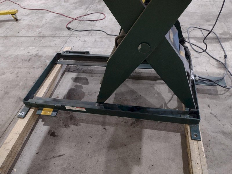 3800 LBS X 60" X 42" SOUTHWORTH MODEL #LS4-36 HYDRAULIC SCISSOR LIFT TABLE WITH ROLLER TOP, 110 VOLT: STOCK #20883