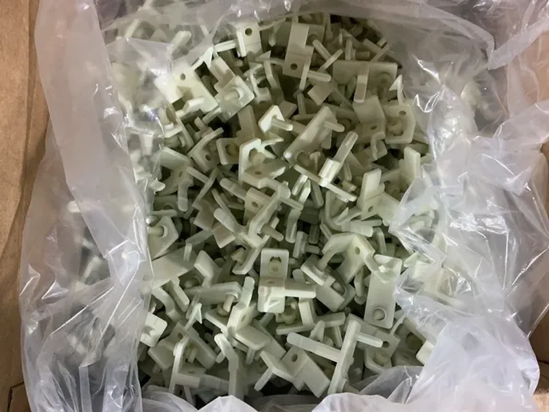INFINITI PLASTICS &amp; ENGINEERING INC. FRONT DOOR CLIPS  -  1781