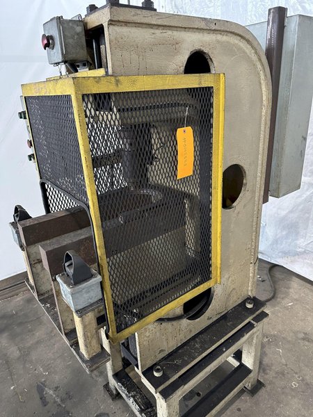 15 TON C-FRAME HYDRAULIC PRESS. STOCK # 0102523