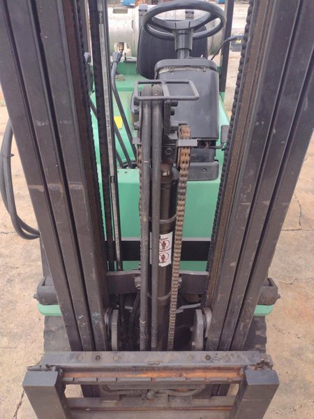 3000 LB MITSUBISHI MODEL #FGC15K 3-STAGE LP FORKLIFT: YOBRO #24166