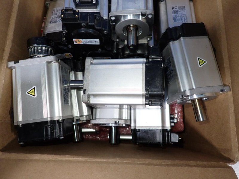 OMRON .4 KW SERVO MOTORS  -  R88M-K40030T-S2