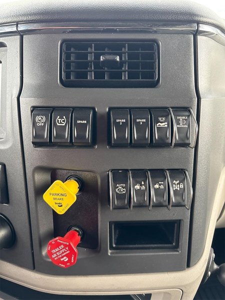 2024 Peterbilt 579 1XPBDP9X2RD895842