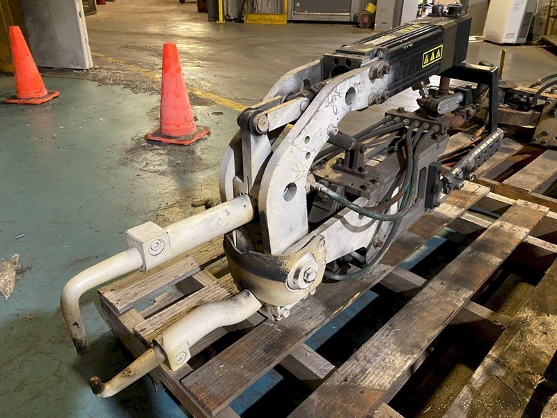 MILCO 665-12003-132 Pinch Type Weld Gun USED