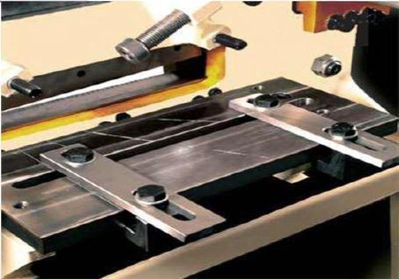 93 Ton, New Geka Hydraulic Ironworker Model Bendicrop 85S - Dual Operator