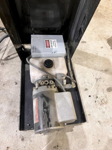 4,000 LBS X 60" X 48" ECONO LIFT HYDRAULIC SCISSOR LIFT TABLE WITH ROTARY ROLLER CONVEYOR TOP, 115 VOLT: STOCK #20958