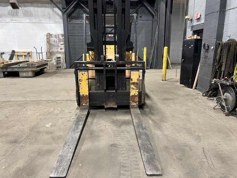 Royal T400C Gas/LGP 40,000 Lbs Forklift Fork Truck Hard Tire with Hoist Taylor Cat Tow Motor