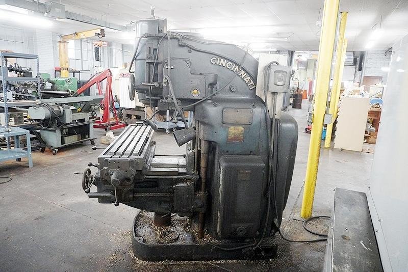 CINCINNATI MODEL #2V VERTICAL MILLING MACHINE: YOBRO #25931