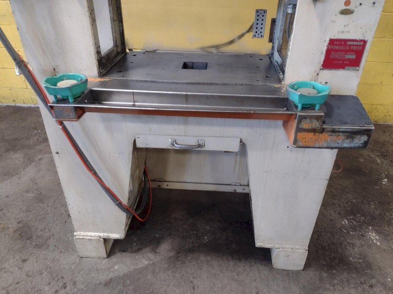 33 TON WATERBURY FARREL MODEL 33S HYDRAULIC GAP FRAME PRESS: STOCK 17145