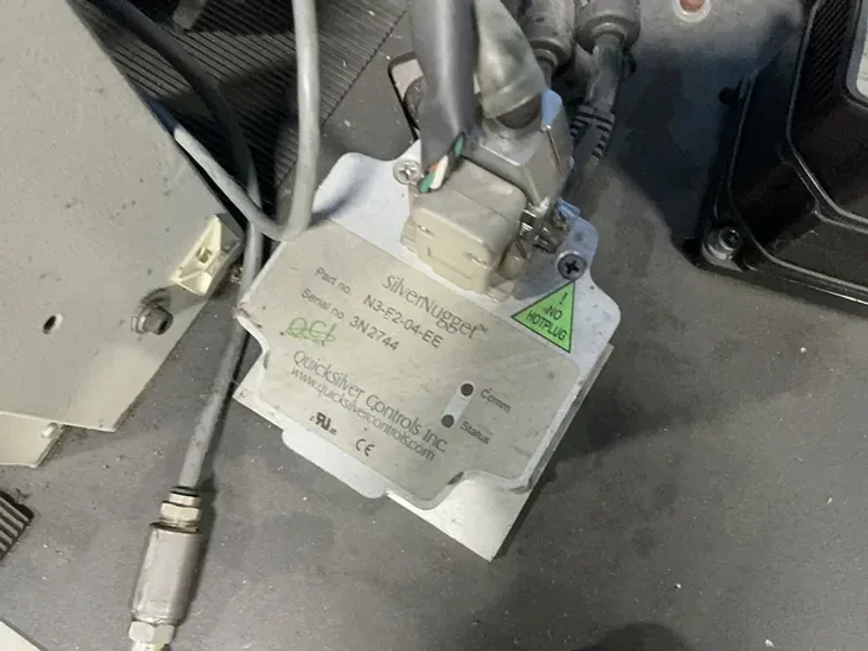 INSTRON SINGLE COLUMN ELECTROMECHANICAL UNIVERSAL TESTING MACHINE   -  1011