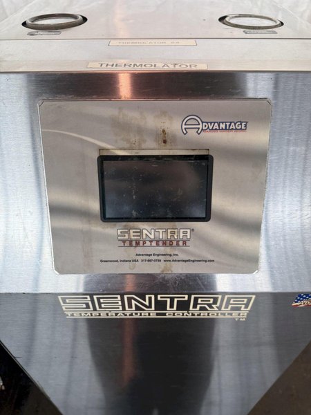 ADVANTAGE ENGINEERING WATER-CIRCULATING TEMPERATURE CONTROL UNIT. STOCK # 1115824