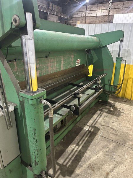 130 TON x 12&#039; ACCURRESS MODEL #713012 HYDRAULIC PRESS BRAKE: STOCK #23701