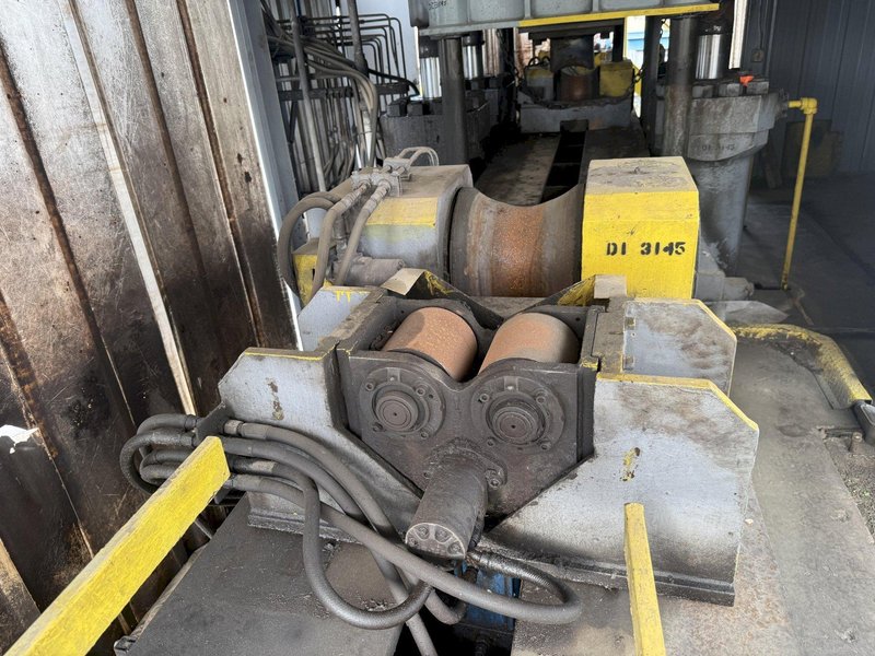 2000 TON HEAVY DUTY 4-POST HYDRAULIC PRESS, USED FOR STRAIGHTENING PIPE &amp; BAR: YOBRO #25137