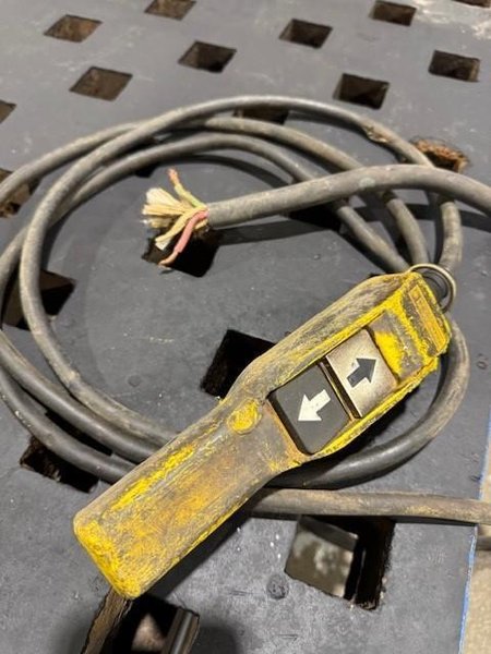 1 - PREOWNED 5&#039; X 5&#039; ACORN ELECTRIC WELDING LIFT TABLE