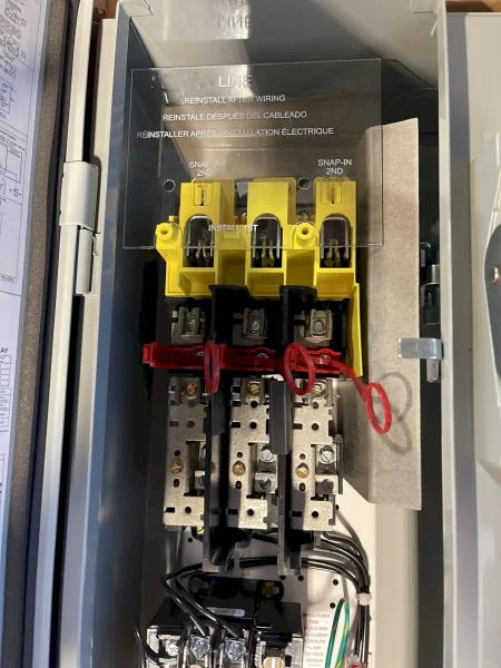 EATON ENCLOSED COMBINATION MOTOR STARTER  -  ECN1801E0B