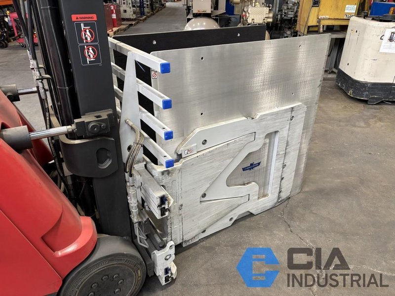 2021 - 2,500 LB. CASCADE MODEL 14J-CCS-2A-5074 HYDRAULIC CARTON CLAMP ATTACHMENT