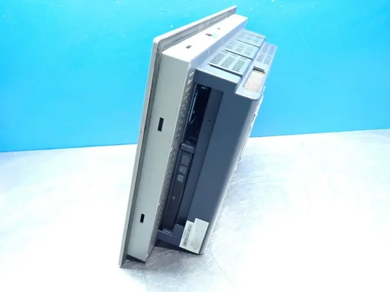 ALLEN BRADLEY 15" DISPLAY, 32GB SLC SOLID STATE STORAGE INTEGRATED DISPLAY INDUSTRIAL COMPUTER  -  6181P-15A3HW71AC