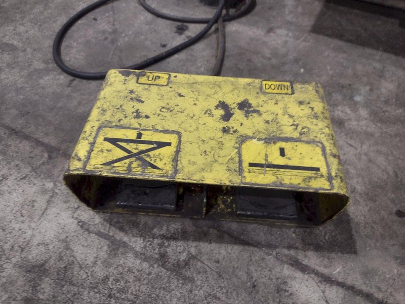 2,000 LBS X 96" X 72" ECONOLIFT MODEL #DT-SL38-20 LIFT TABLE: YOBRO #24990