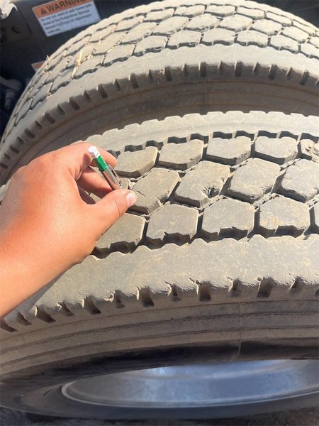 2020 Freightliner CA126SLP - Cascadia  3AKJHHDR2LSLR4945