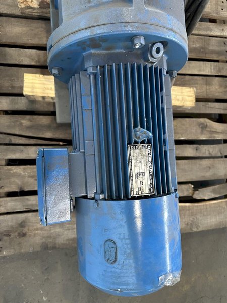SEW-EURODRIVE K97-DV132S4BMG GEAR MOTOR. STOCK # 0149523