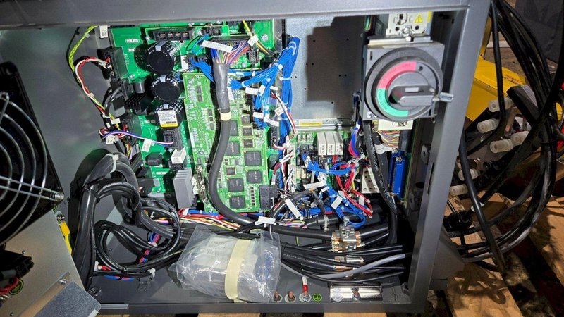 FANUC LR Mate 200iD/7L Robot w/ R-30iB Mate PLUS Controls &amp; Pendant USED