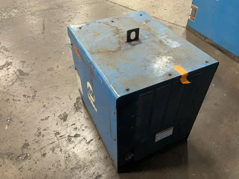 MILLER 300 AMPS WELDER  -  DELTAWELD 302