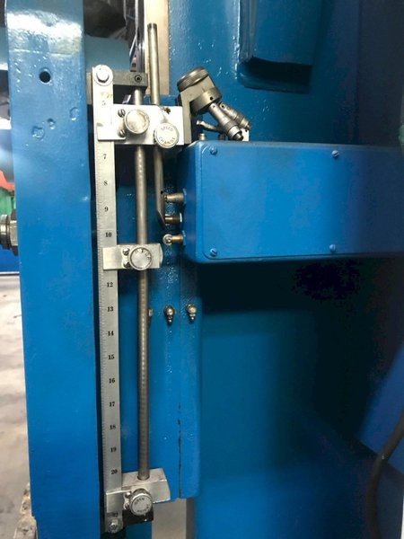 165 TON X 14' PACIFIC HYDRAULIC PRESS BRAKE: STOCK# 69651