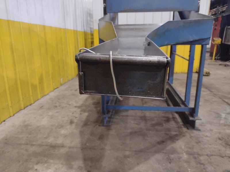 GRAVITY BIN / HOPPER DUMP OUT FEEDER STAND: YOBRO #25387