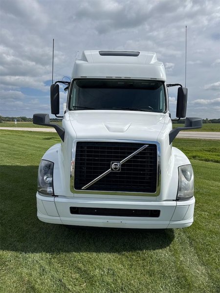 2018 Volvo VNL64T780 4V4NC9EH5JN968958