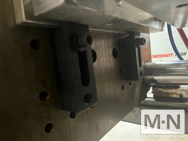 165 TON 8.8 OZ CINCINNATI ROBOSHOT MODEL R165 ELECTRIC INJECTION MOLDING MACHINE MFG 1999