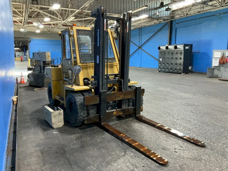 KOMATSU 15400 LBS PROPANE FORKLIFT  -  FG70-5