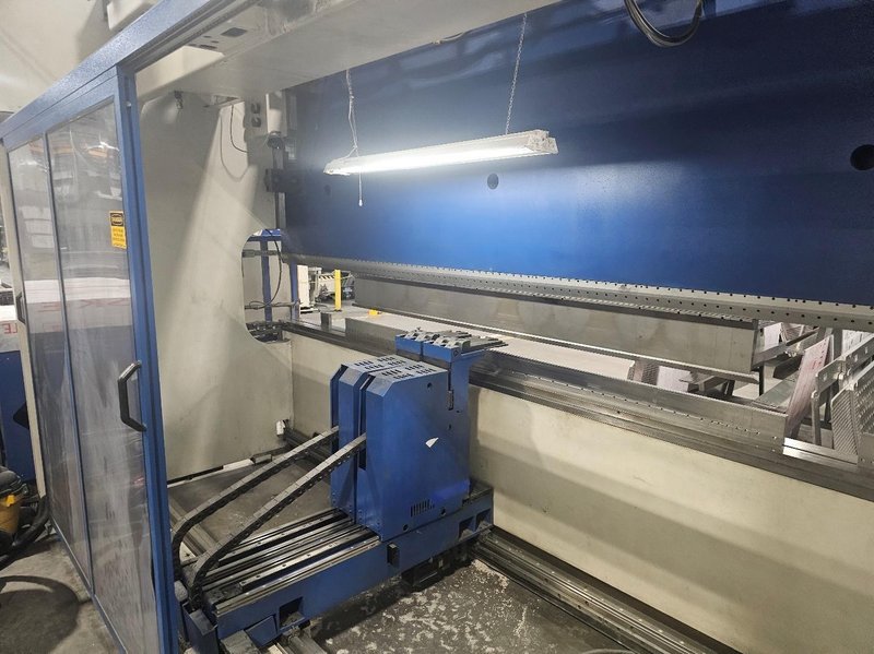 220 Ton x 13′ Trumpf Trumabend V200 CNC Press Brake, 2005