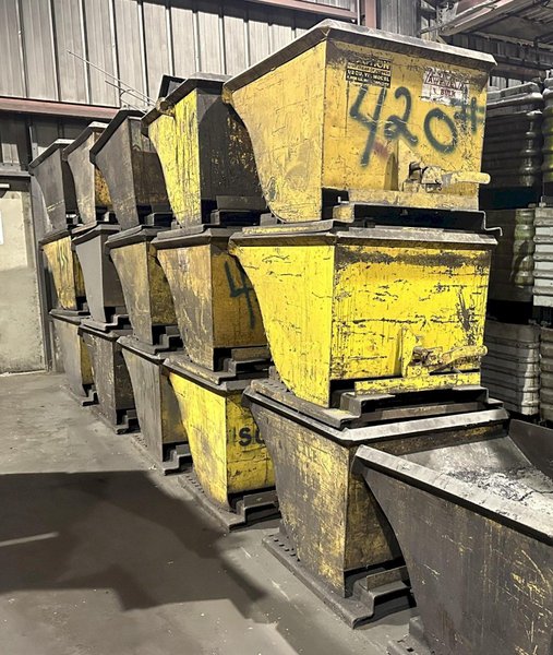 1/2 CU. YARD x 4,000 LBS CAPACITY APEX SELF DUMPING BIN HOPPER: STOCK #21808