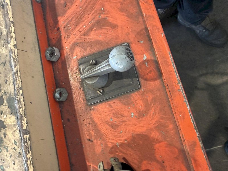 3,000 LB X 18" REGAL SRP-3000-18 MOTORIZED UNCOILER. STOCK # 0223526.