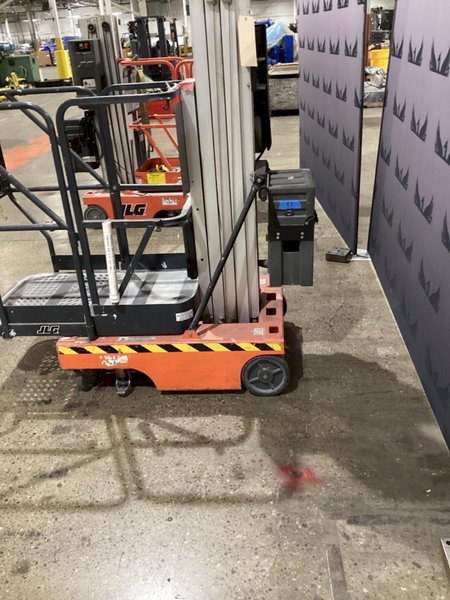 JLG 12SP VERTICAL MAN LIFT USED