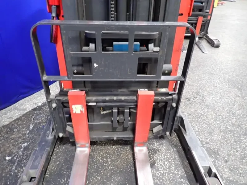 Raymond 3000 Lbs Electric Stand Up Fork Lift - Easi R30tt