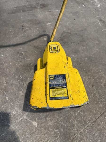 100 TON DAKE 18-255 HYDRAULIC 4 POST SPOTTING PRESS. STOCK # 0889925