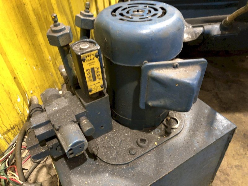 9" WIDE X 30" TABLE SUNDSTRAND VERTICAL BELT ROTARY TABLE "TIP" GRINDER: STOCK #18229