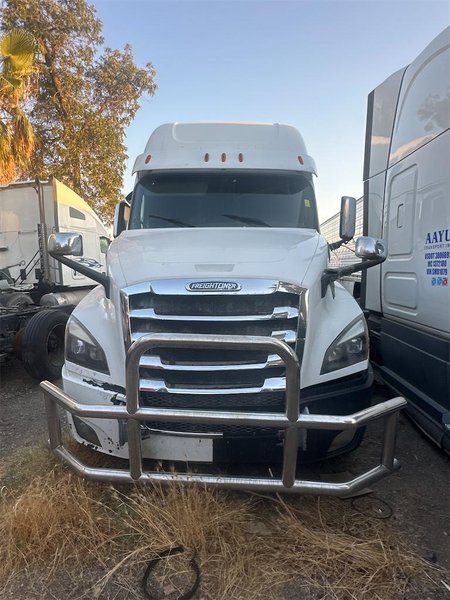 2019 Freightliner Cascadia 1FUJHHDR5KLKM7237