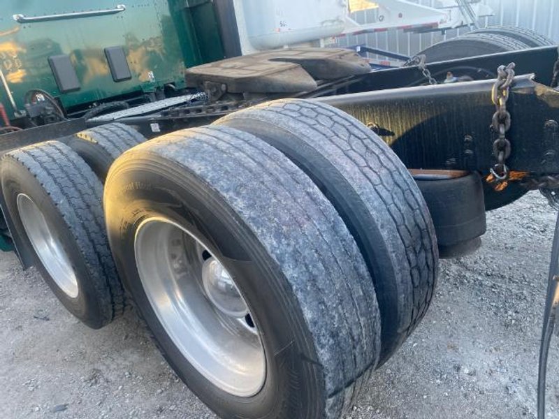 Kenworth T680 76” High-Roof Sleeper Truck, 2017 – PACCAR MX-13, Automated Transmission, Tandem Axle