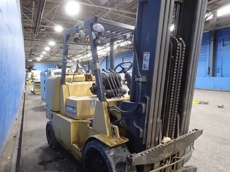 CATERPILLAR 14700 LBS PROPANE FORKLIFT  -  GC70K1