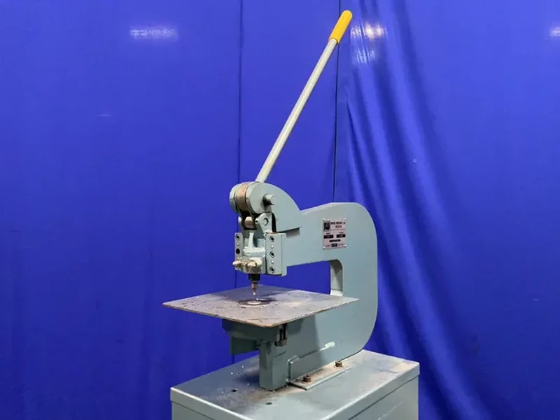 ROPER WHITNEY, CO 4 TON SHEET METAL PUNCH MACHINE   -  218